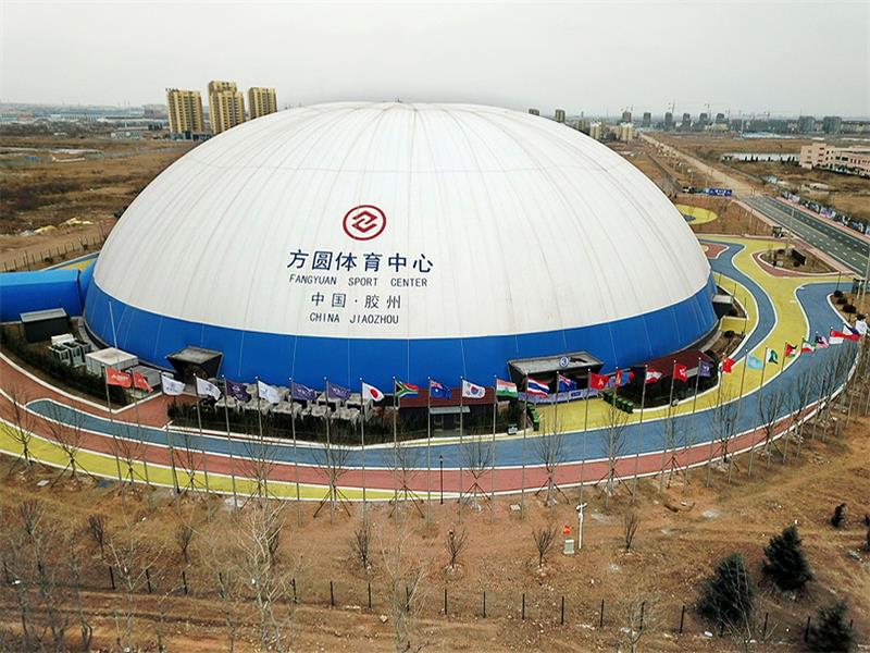 霧霾天，氣膜體育館讓孩子在體育課上“撒歡兒”